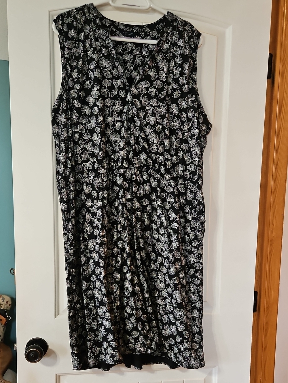 Denver Hayes Black Floral Sleeveless Midi Dress